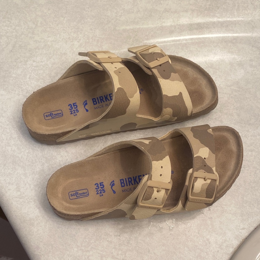 Birkenstock ladies Arizona Sandals in Tan Camouflage soft footbed